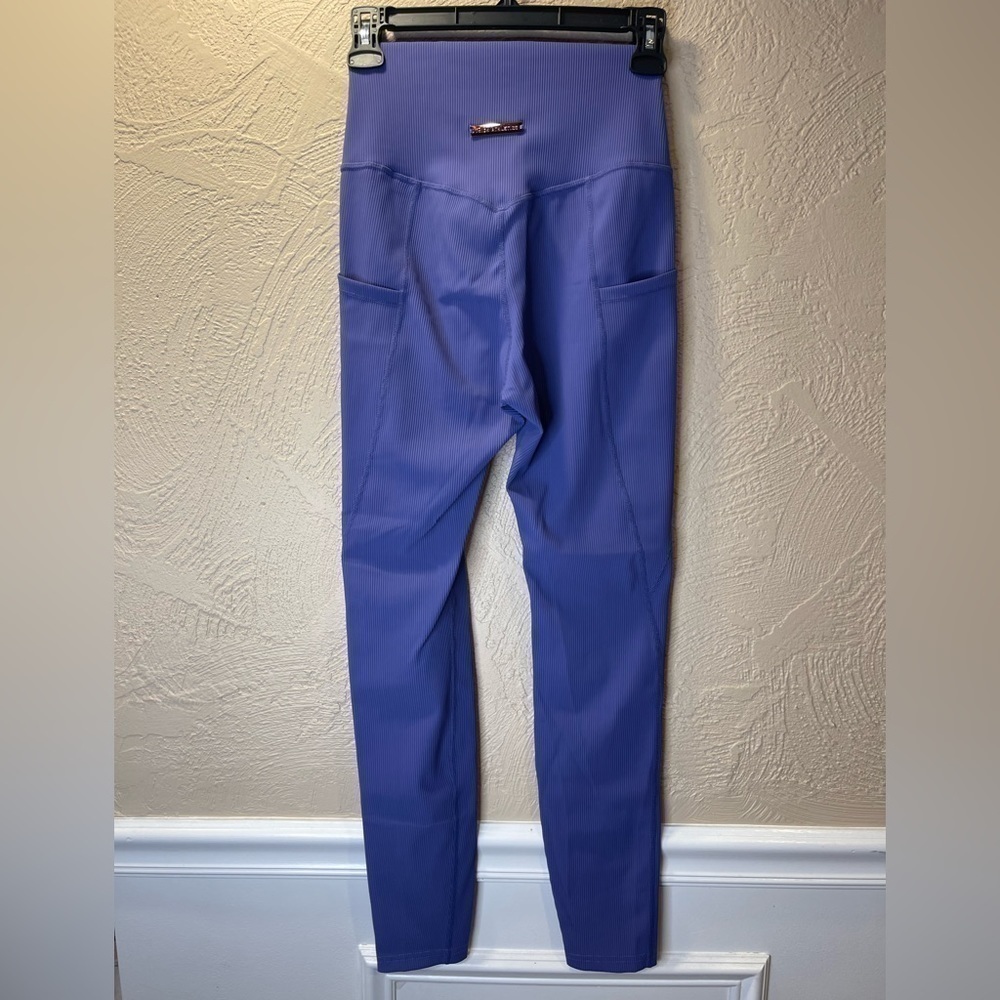 Thick Athletics LUX Ribbed On-the-Move Purple Leggings Side Pockets - Picture 6 of 12